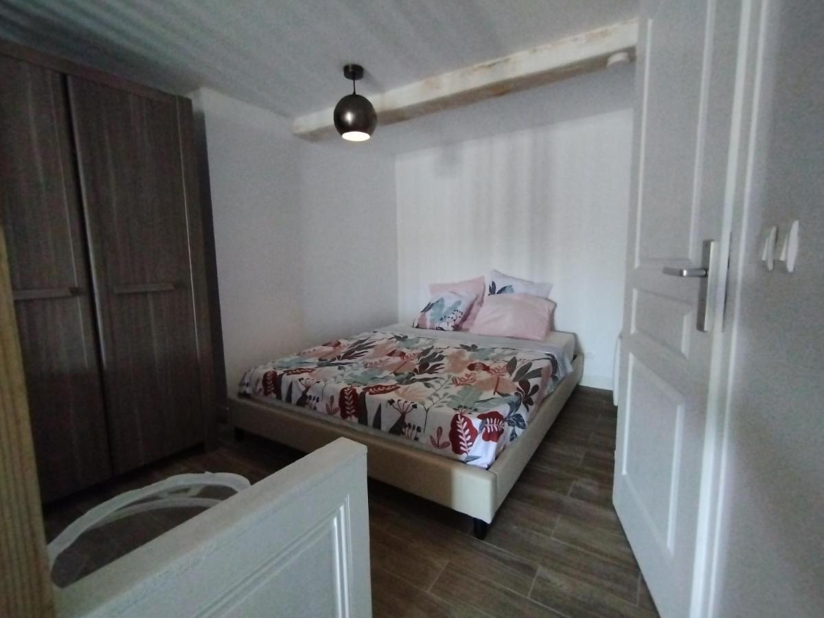 Ferienwohnung Trevoux: Loft Ravissant Avec Terrasse Exterior foto