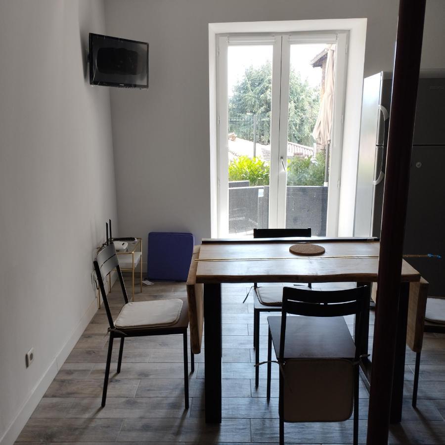 Ferienwohnung Trevoux: Loft Ravissant Avec Terrasse Exterior foto